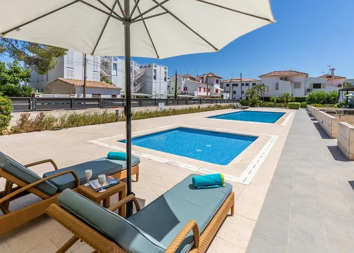 Apartment La Nau - Fantastic Apartment With Hot Tub And Pool, Just Steps Away From Beach
