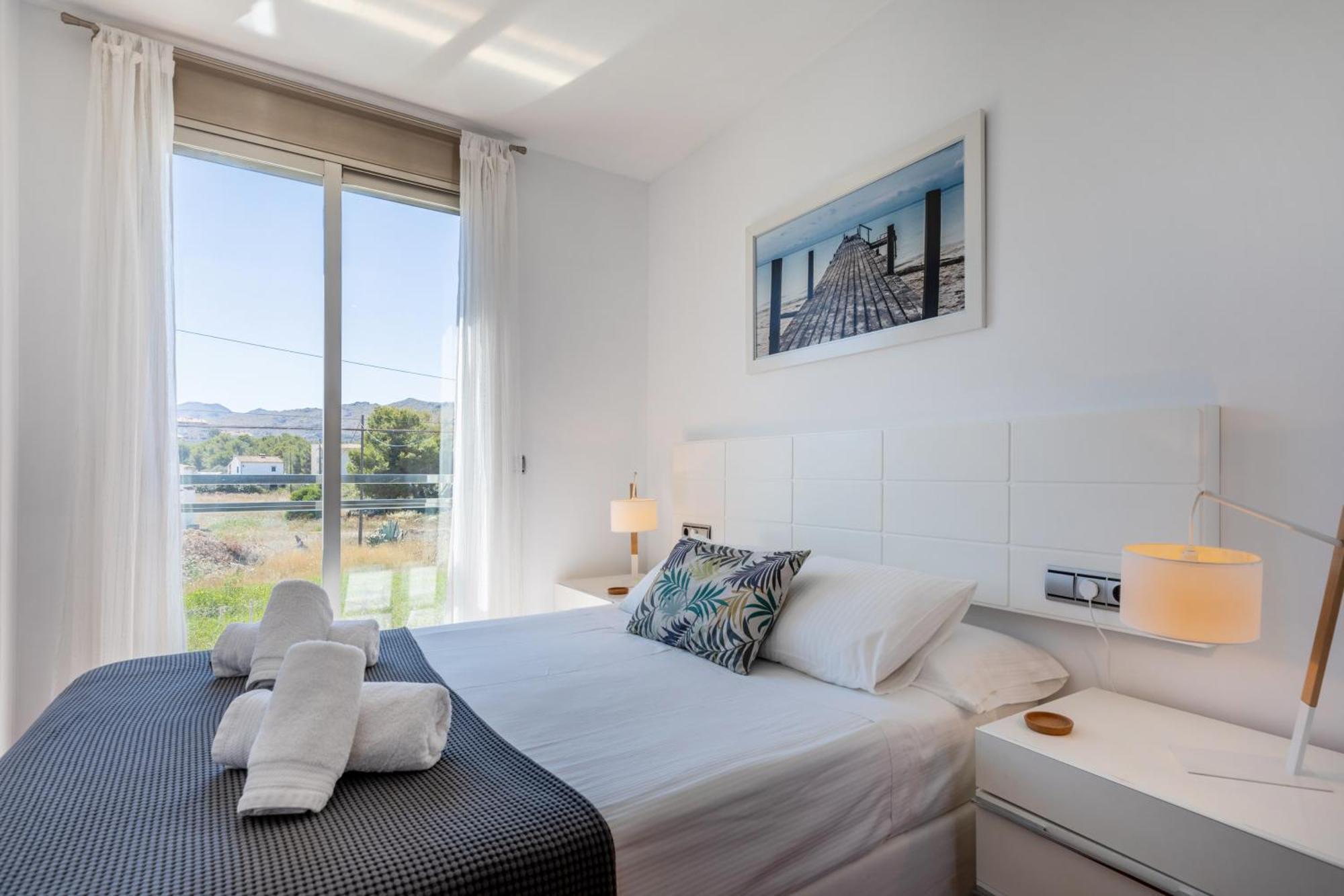 La Nau - Fantastic With Hot Tub And Pool, Just Steps Away From *